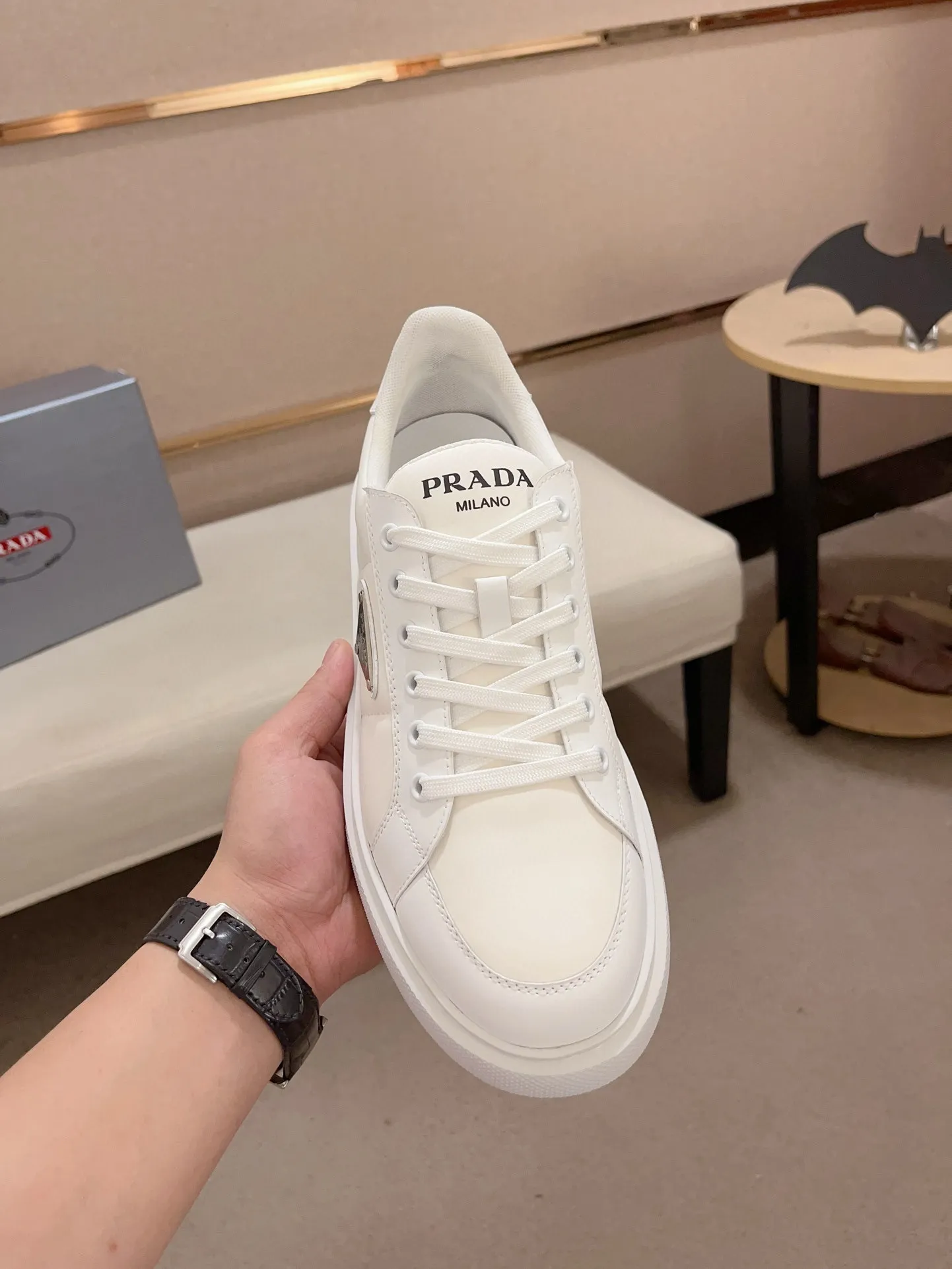 Factory price 580💰 ✔️✔️✔️High version High-quality new Prada (Prada) counters are on the market at the same time. The new men's shoes and 😘fabrics are selected from first-layer cowhide and are made by pure handicrafts. Lining: Full cowhide lining. 👍🏿 High-end ☄️ air-cushion molded anti-slip rubber outsole, exquisite lines, simple and elegant, comfortable and high-end for leisure travel. Code number: 38 to 44 (45 can be customized)